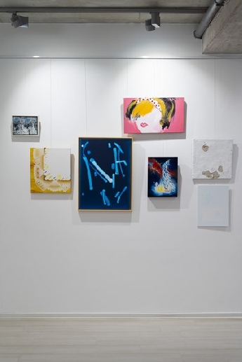 Decembrové stopy 10 :  Biela